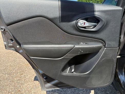 Used 2015 Jeep Cherokee Latitude FWD image 39