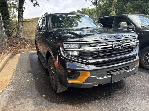 Used 2025 Ford Expedition Tremor AWD/4WD image 3