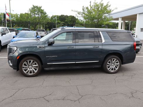 Used 2021 GMC Yukon XL SLT w/ SLT Premium Package AWD/4WD image 7