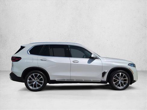 Used 2024 BMW X5 xDrive40i w/ Premium Package AWD/4WD image 4