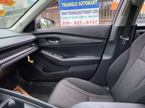 Used 2025 Honda Accord SE image 12