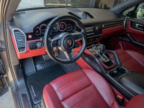 Used 2022 Porsche Cayenne GTS AWD/4WD image 9