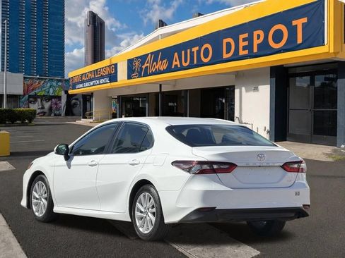 Used 2022 Toyota Camry LE FWD image 3