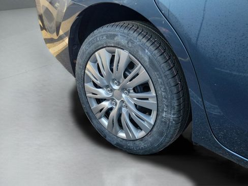 Used 2015 Toyota Corolla LE image 19