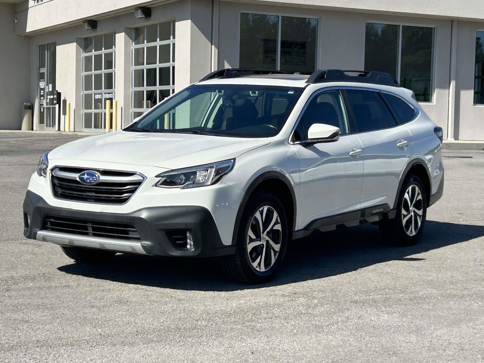 Used 2022 Subaru Outback Limited XT AWD/4WD image 3