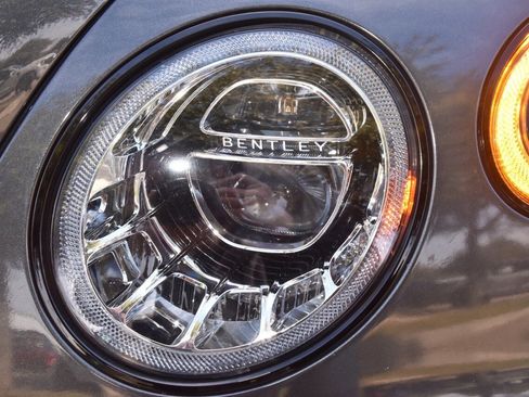 Used 2020 Bentley Bentayga image 43