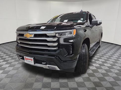 Used 2025 Chevrolet Silverado 1500 High Country w/ Technology Package AWD/4WD image 7
