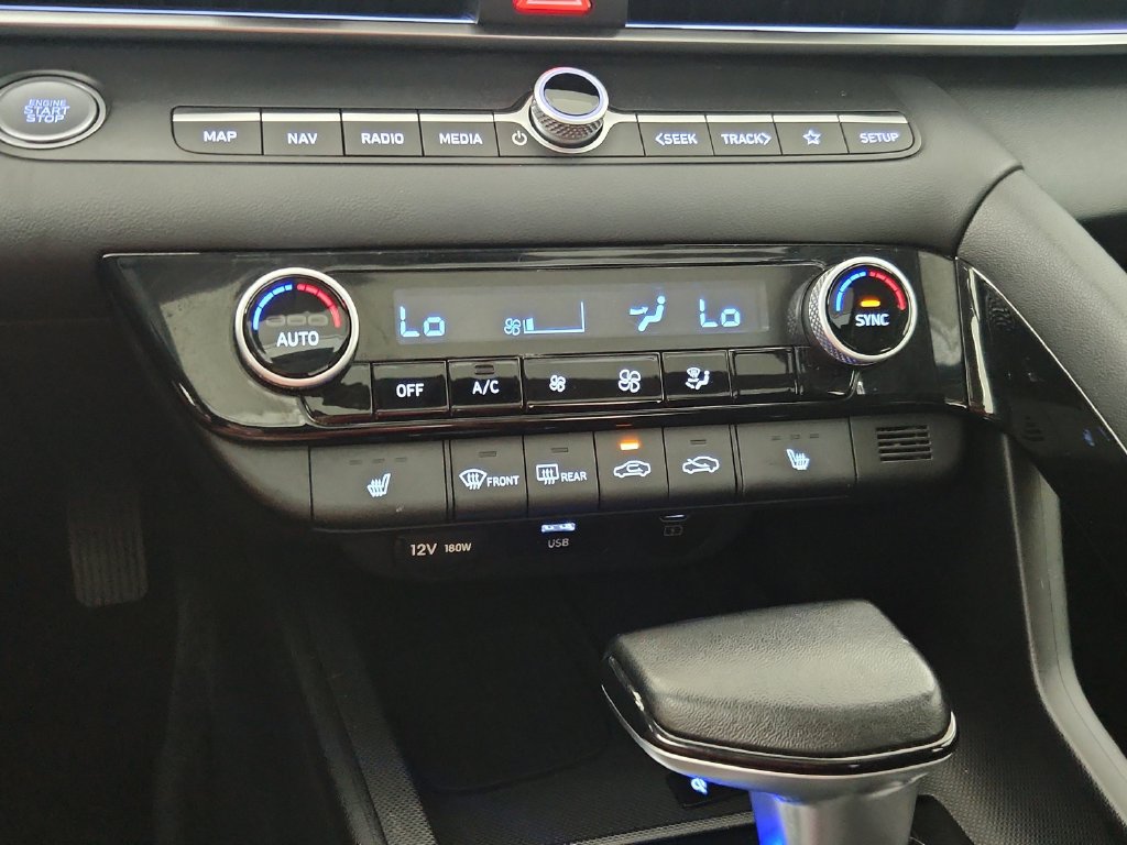 Used 2025 Hyundai Elantra SEL FWD image 29
