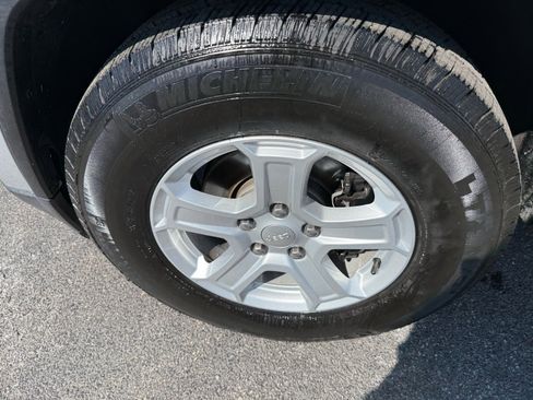 Used 2013 Jeep Grand Cherokee Laredo w/ Laredo E Group image 10