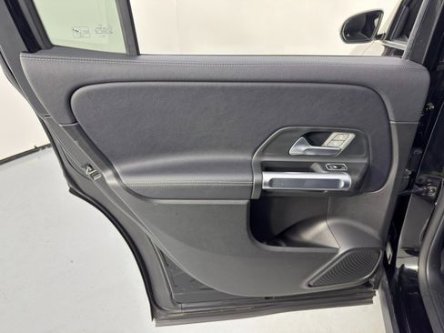 Used 2020 Mercedes-Benz GLB 250 GLB 250 w/ Premium Package image 43