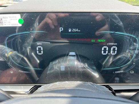 New 2025 Kia Niro EX Touring image 22