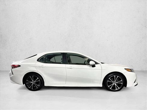 Used 2019 Toyota Camry SE w/ Sunroof Package FWD image 4