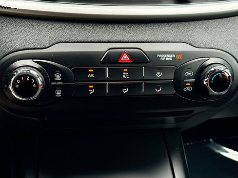 Used 2017 Kia Sorento FWD image 32