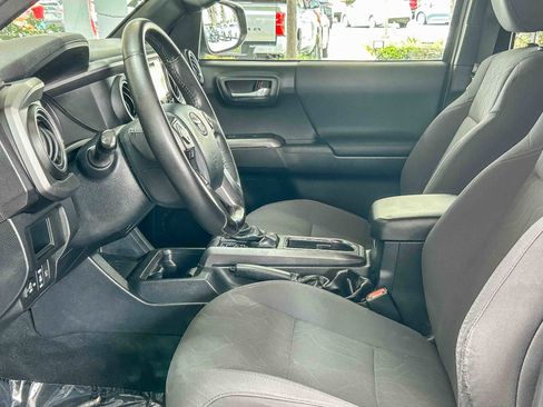 Used 2018 Toyota Tacoma TRD Sport w/ Technology Package RWD image 17