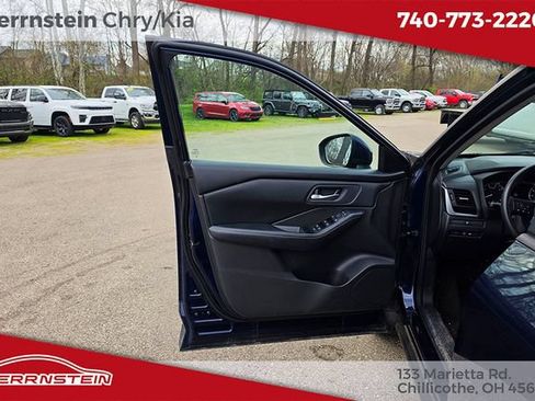 Used 2024 Nissan Rogue SV FWD image 14