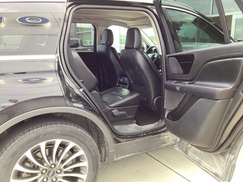 Used 2023 Lincoln Aviator AWD w/ Premium Package image 6