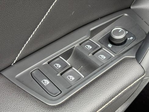 Used 2023 Volkswagen Tiguan SE R-Line FWD image 23