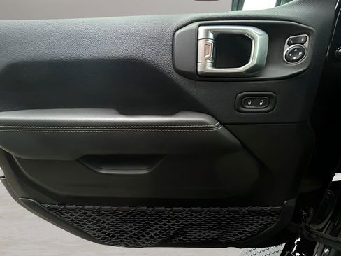 Used 2022 Jeep Wrangler Unlimited Sahara w/ Cold Weather Group image 31