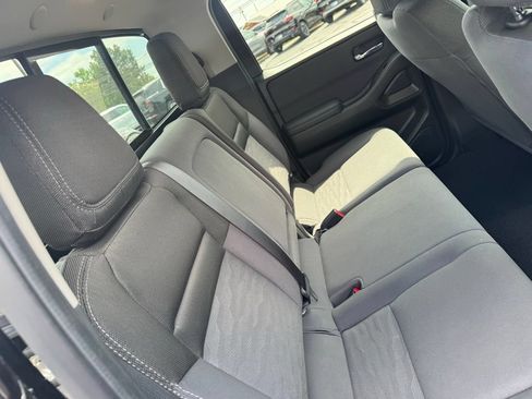 Used 2023 Nissan Frontier SV w/ SV Convenience Package RWD image 9