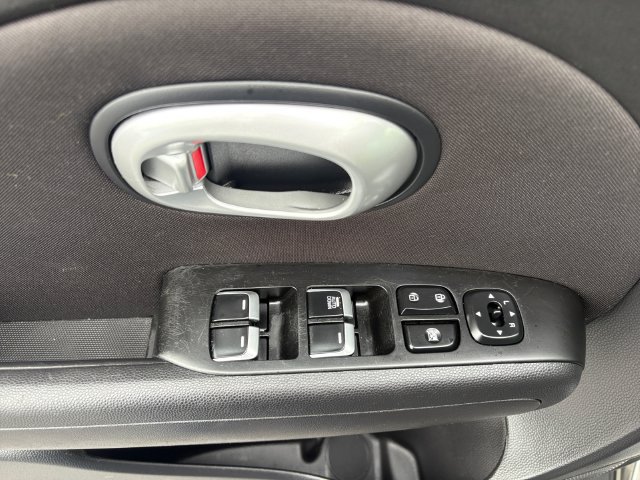 Used 2017 Kia Soul w/ Convenience Package FWD image 18