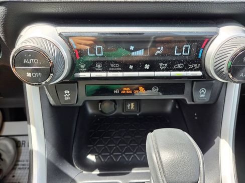 Used 2025 Toyota RAV4 XLE FWD image 21