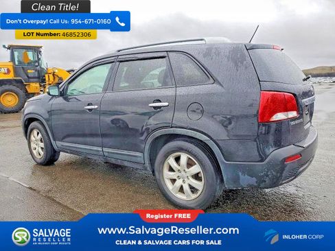 Used 2013 Kia Sorento LX w/ Convenience Pkg FWD image 3