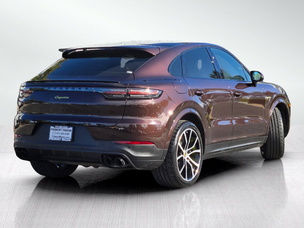 Used 2023 Porsche Cayenne Platinum Edition w/ Premium Package Plus (PIA) AWD/4WD image 4