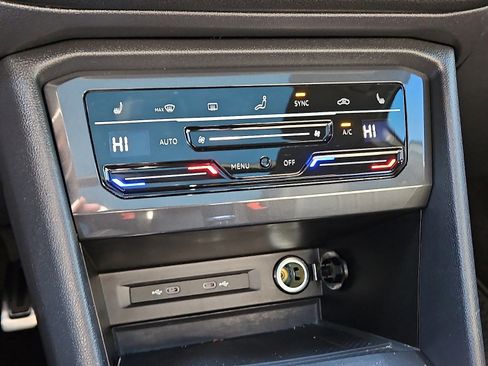 Certified 2023 Volkswagen Tiguan SE R-Line image 15