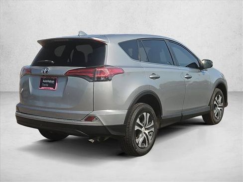 Used 2018 Toyota RAV4 LE FWD image 5