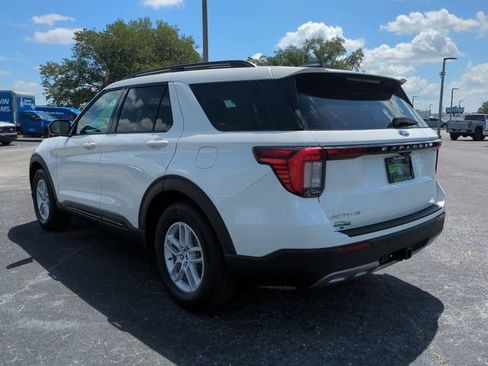 Certified 2026 Ford Explorer Active w/ Active Comfort Package RWD image 7