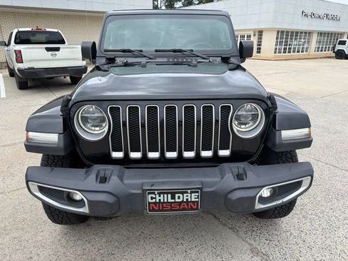 Used 2019 Jeep Wrangler Unlimited Sahara AWD/4WD image 3