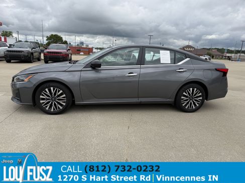 Used 2025 Nissan Altima 2.5 SV FWD image 5