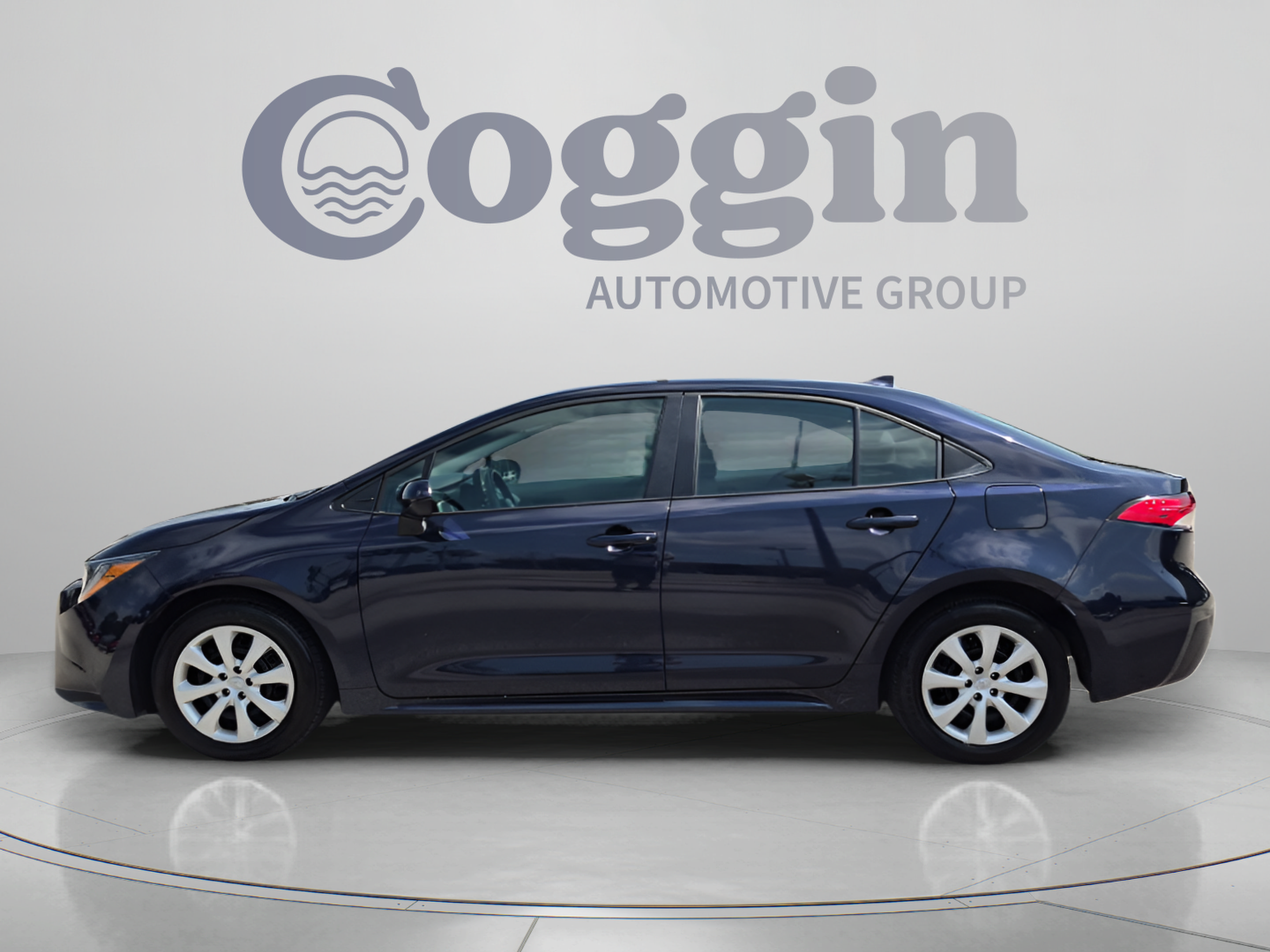 Used 2025 Toyota Corolla LE FWD image 3