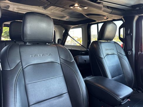 Used 2023 Jeep Wrangler Unlimited Sahara AWD/4WD image 16