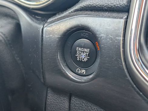 Used 2018 Jeep Grand Cherokee Altitude AWD/4WD image 17