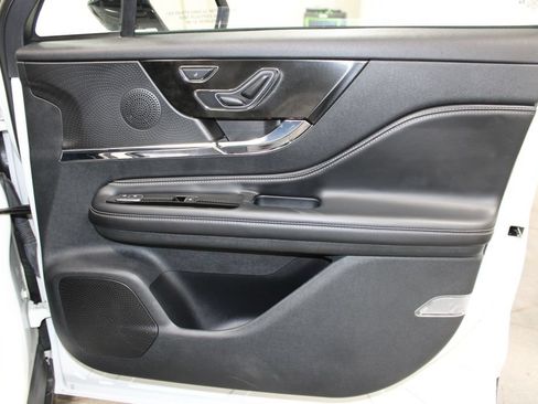 Used 2023 Lincoln Corsair Reserve AWD/4WD image 32