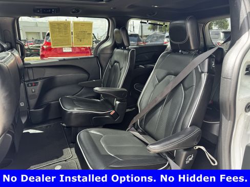 Used 2025 Chrysler Pacifica Limited FWD image 30