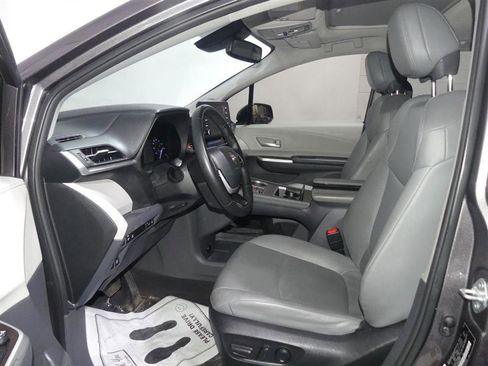 Used 2023 Toyota Sienna XLE w/ XLE Plus Package image 21