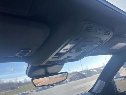 Used 2021 Cadillac Escalade Premium Luxury Platinum image 19