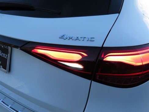 Used 2025 Mercedes-Benz GLC 300 4MATIC image 28