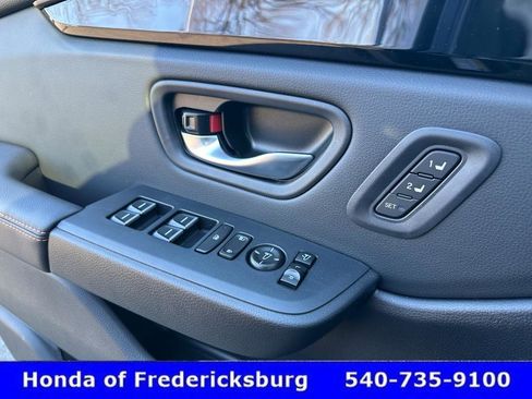 Certified 2025 Honda Pilot TrailSport image 32