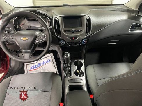 Used 2018 Chevrolet Cruze LT w/ LT Convenience Package FWD image 14