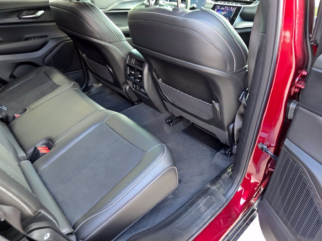 New 2025 Jeep Grand Cherokee Altitude RWD image 31