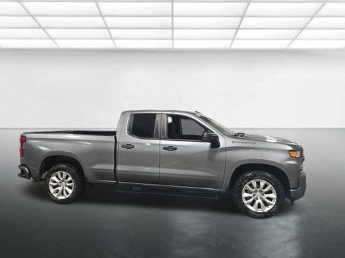Used 2020 Chevrolet Silverado 1500 Custom w/ Custom Value Package image 3
