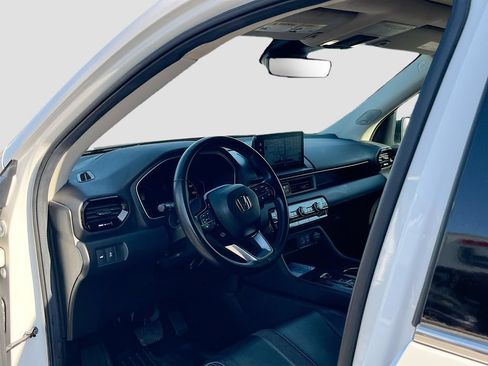 Used 2025 Honda Pilot Touring image 9