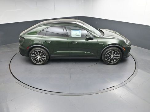 New 2026 Porsche Macan 4 Electric AWD/4WD image 39