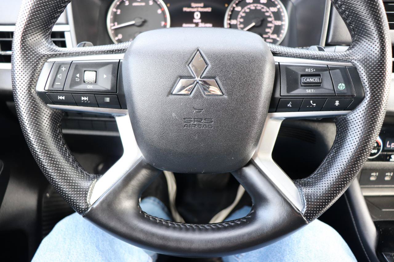 Used 2025 Mitsubishi Outlander SE FWD image 28