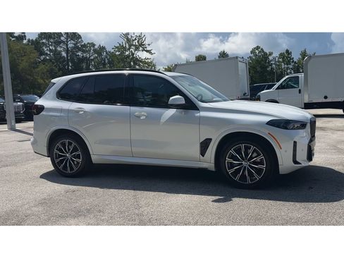 Used 2025 BMW X5 xDrive40i w/ M Sport Package AWD/4WD image 2