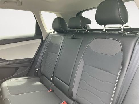 Certified 2025 Volkswagen Taos SE w/ Panoramic Sunroof Package AWD/4WD image 13