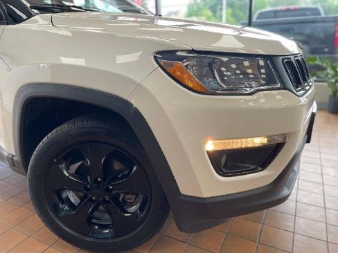 Used 2021 Jeep Compass Latitude image 2